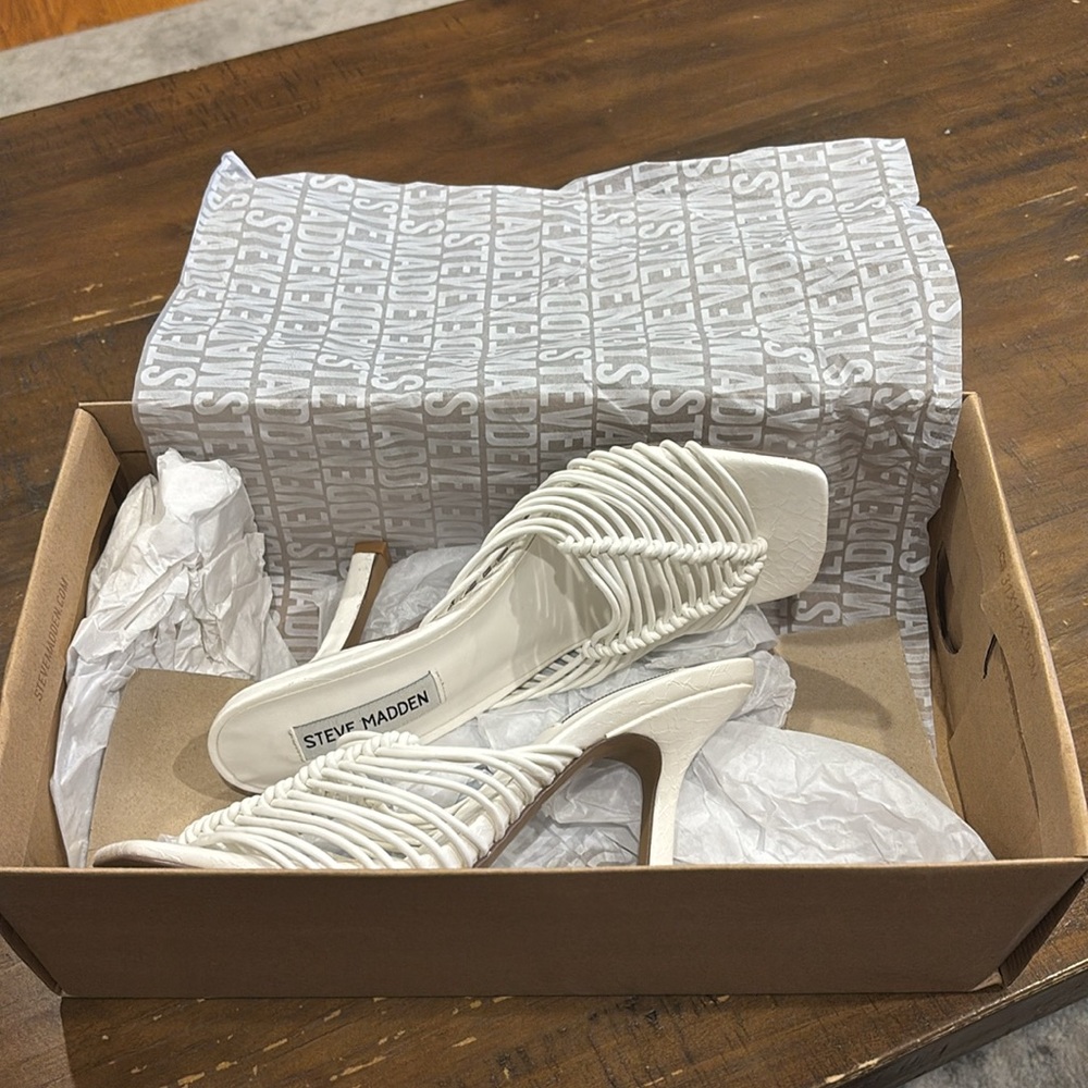 NWT Steve Madden Bond Heels in White - Picture 7 of 8